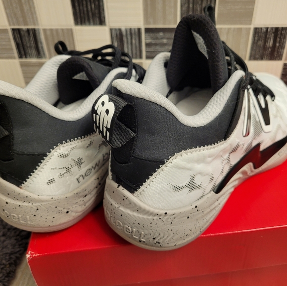 New Balance men's athletic shoes - Picture 7 of 12
